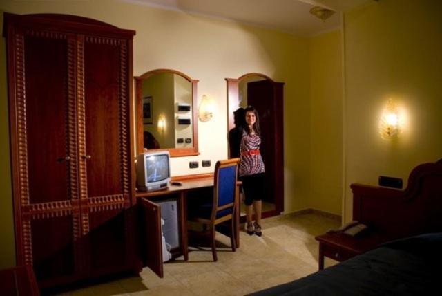 Hotel Duca Di Calabria Serra San Bruno Buitenkant foto